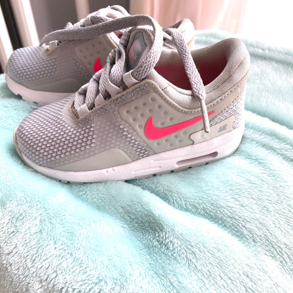 Nike air sneaker shoes size 7c 7t